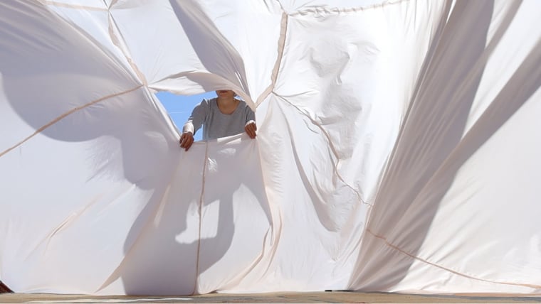 Desislava Petkova and Silvia Cherneva: Parachute